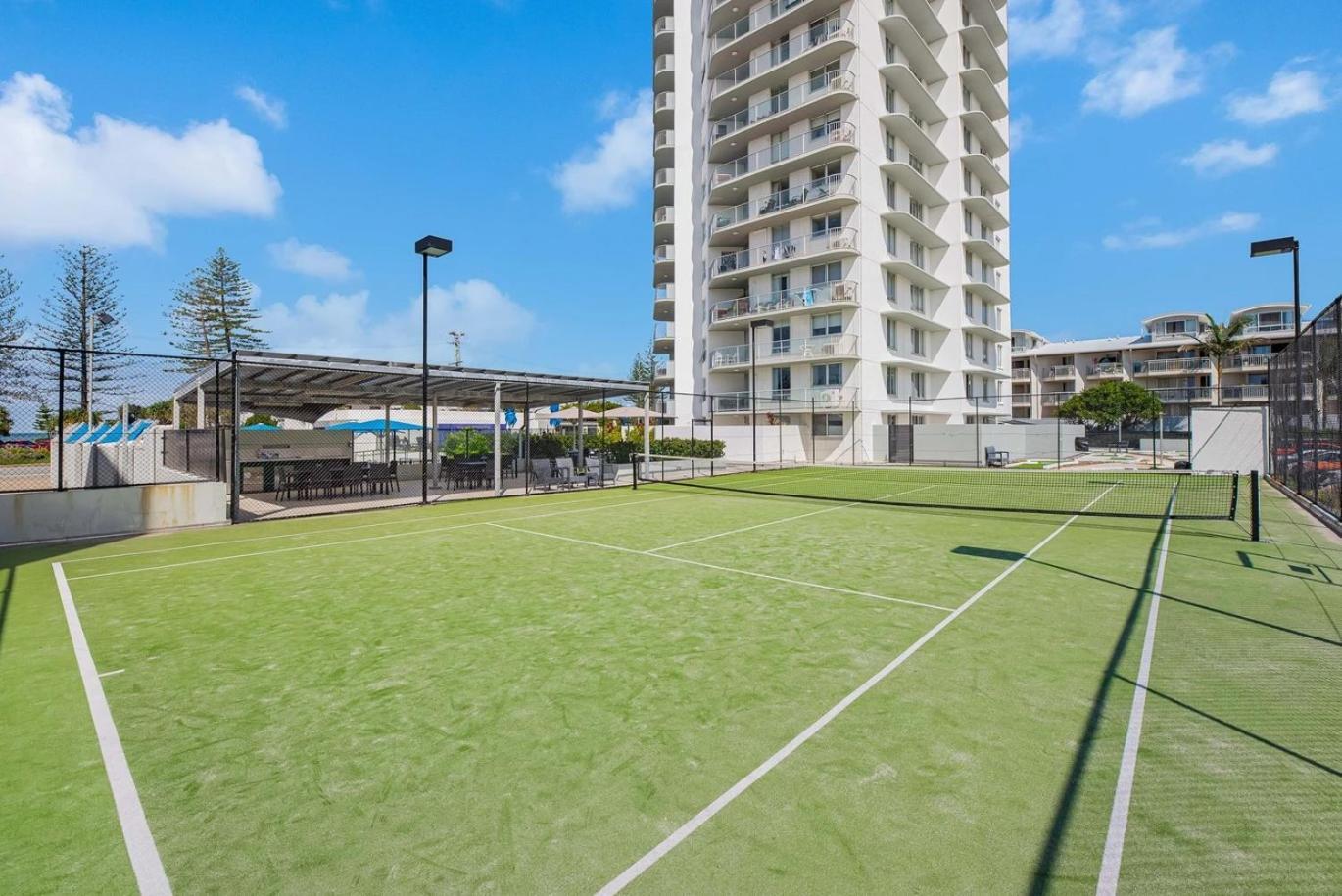 Mandolin Beachfront Resort Alexandra Headland Exterior photo
