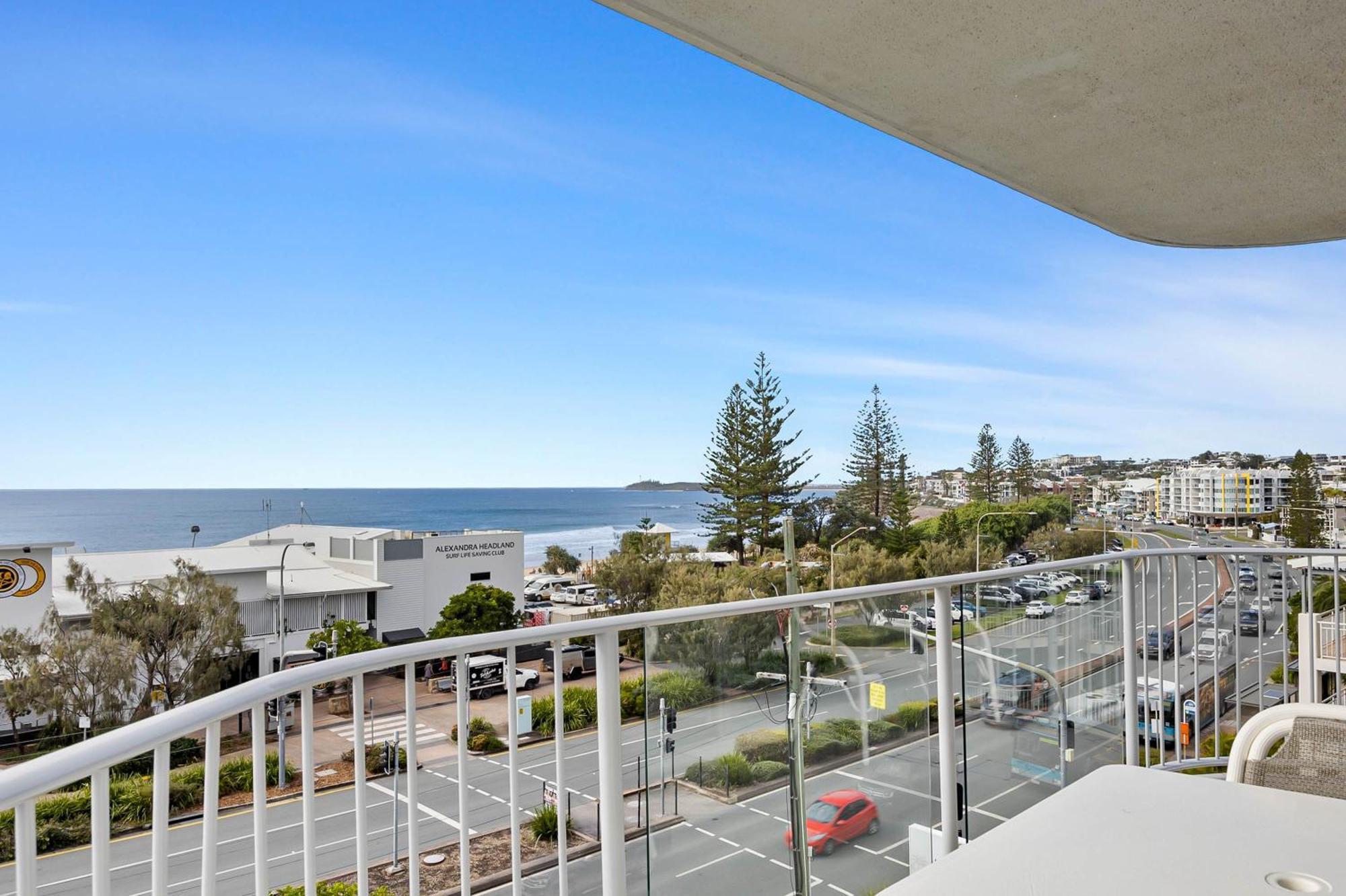 Mandolin Beachfront Resort Alexandra Headland Exterior photo