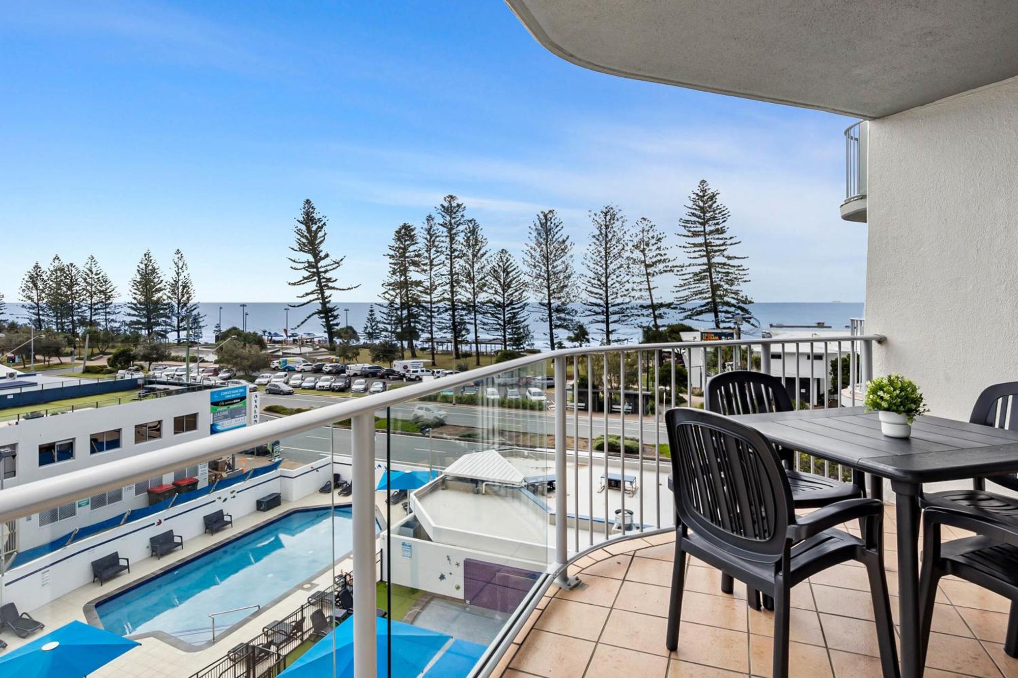 Mandolin Beachfront Resort Alexandra Headland Exterior photo