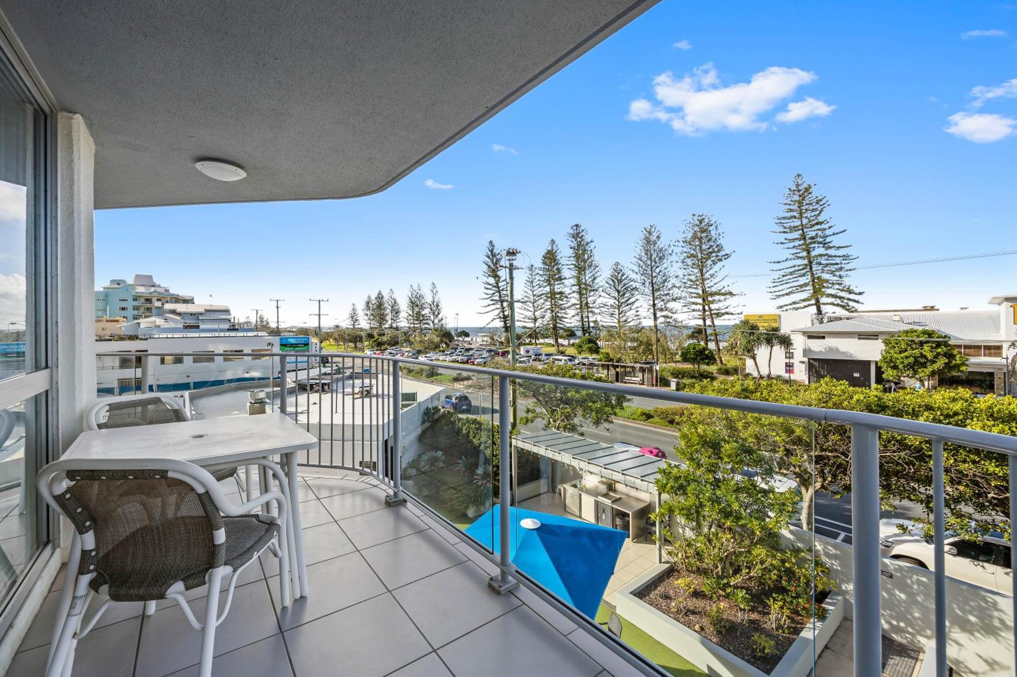 Mandolin Beachfront Resort Alexandra Headland Exterior photo