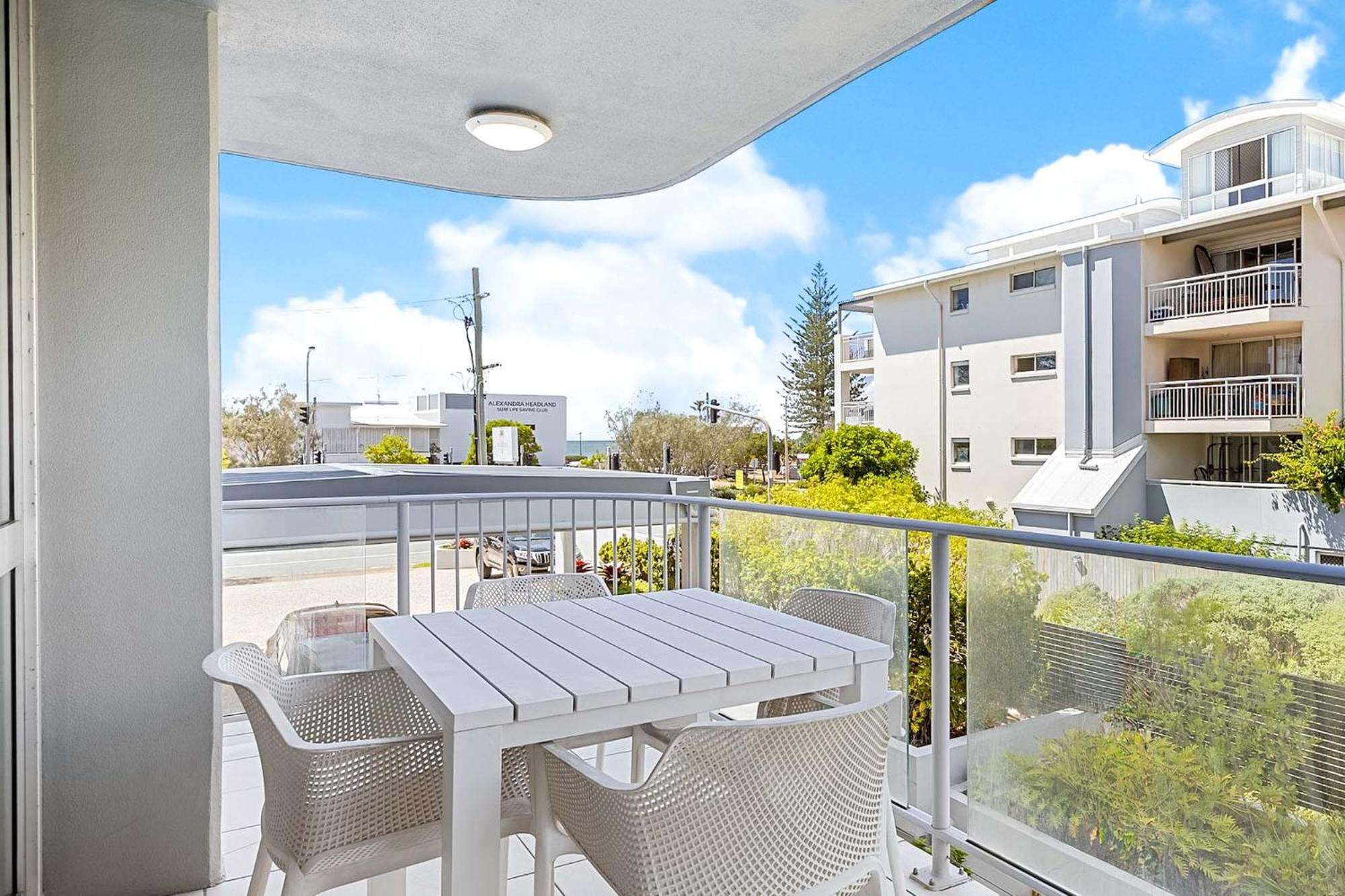 Mandolin Beachfront Resort Alexandra Headland Exterior photo