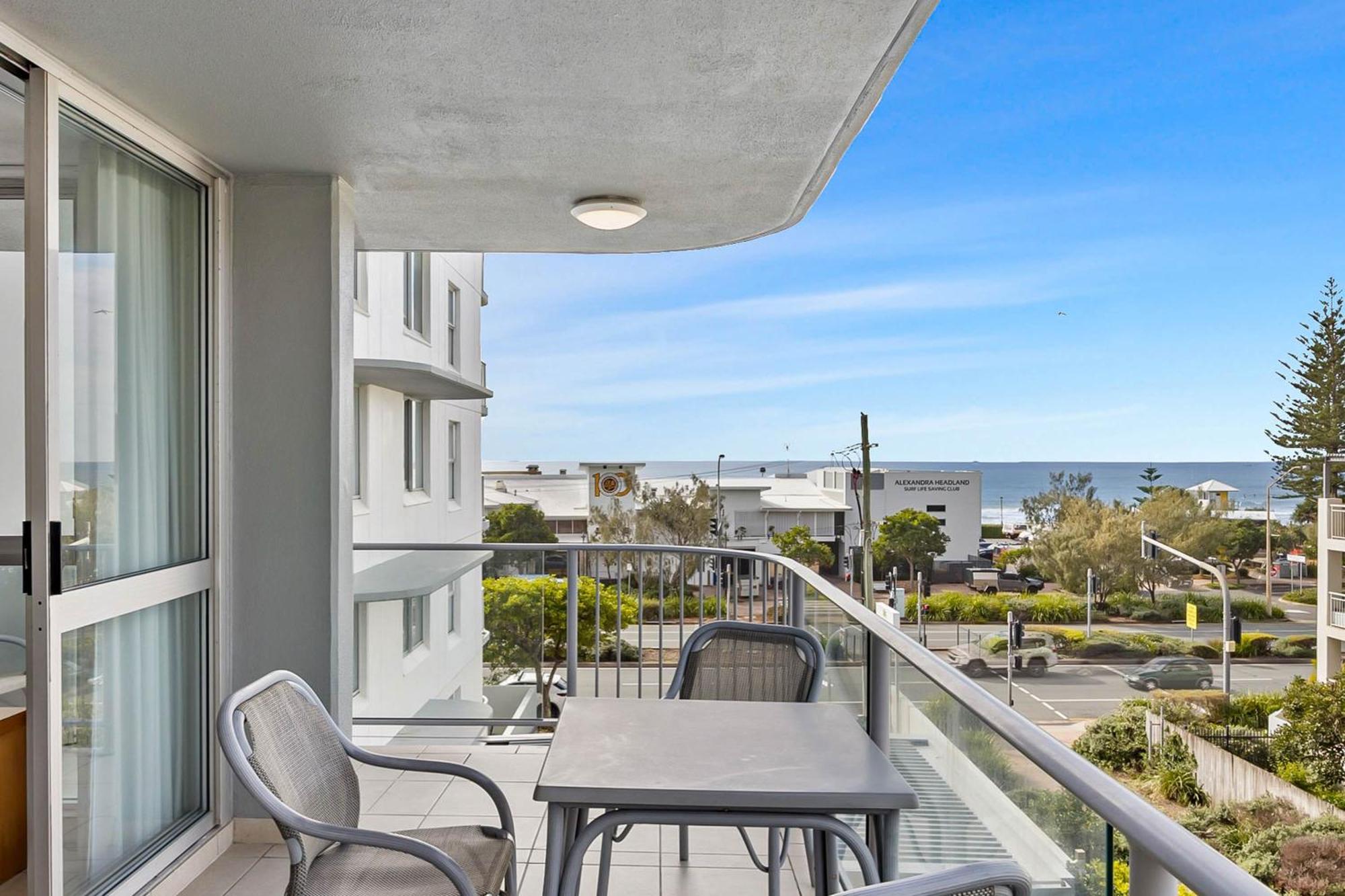 Mandolin Beachfront Resort Alexandra Headland Exterior photo